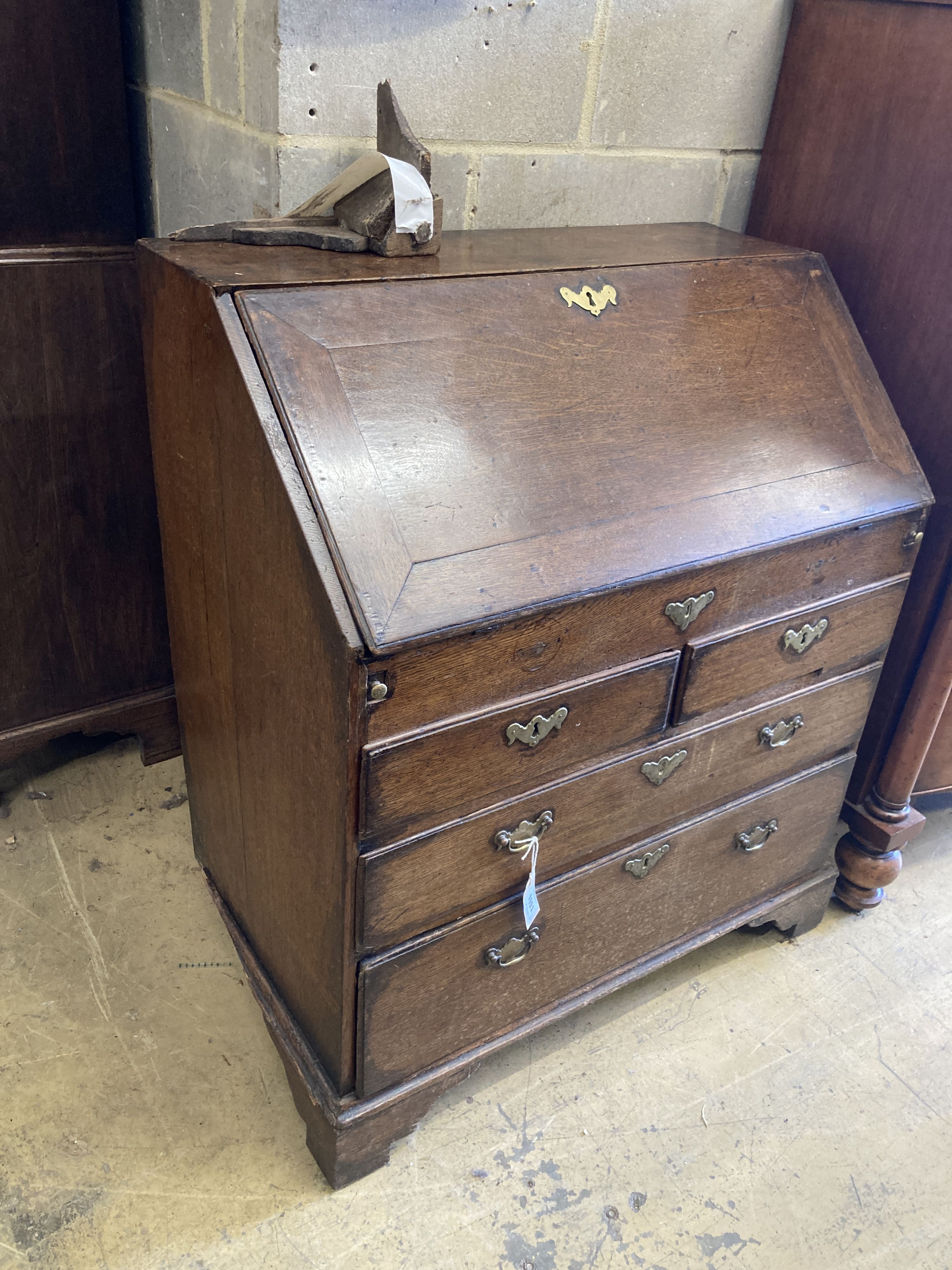 A George II oak bureau, width 89cm, depth 52cm, height 104cm